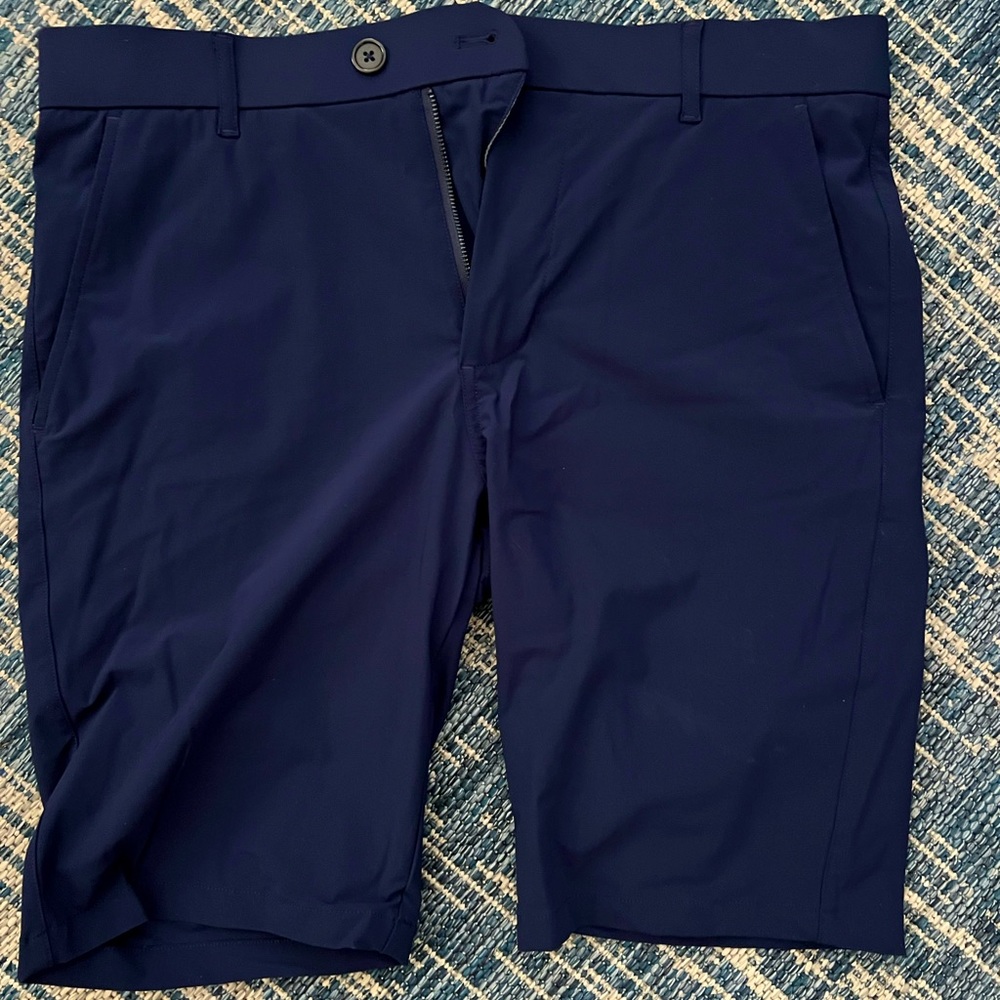 Greyson Montauk short - 32 waist. Like new condition. Navy blue